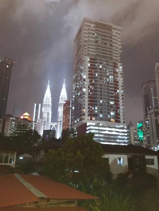 Pangsapuri Mh Homestay 3r2b Very Near To Klcc, Free Wi-fi, Netflix & Parking