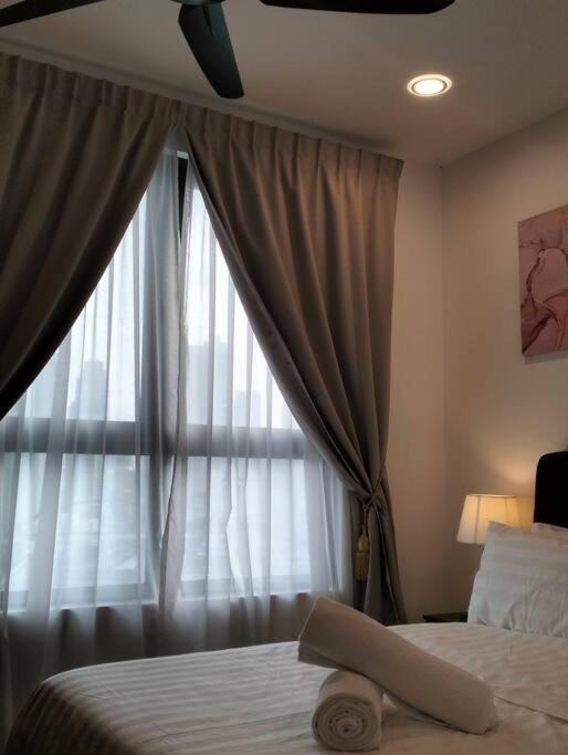 Pangsapuri Mh Homestay 3r2b Very Near To Klcc, Free Wi-fi, Netflix & Parking