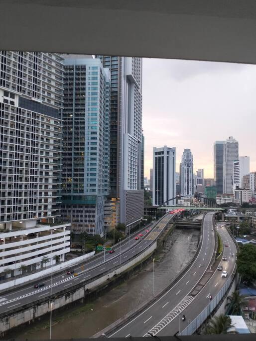 Mh Homestay 3r2b Very Near To Klcc, Free Wi-fi, Netflix & Parking