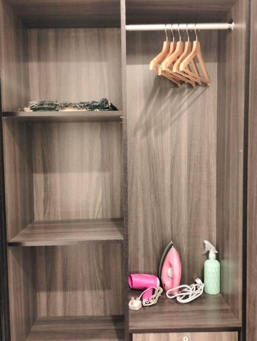 Pangsapuri Mh Homestay 3r2b Very Near To Klcc, Free Wi-fi, Netflix & Parking *